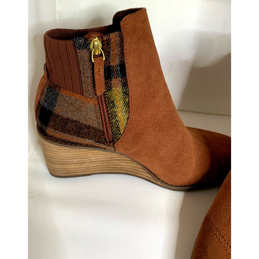 TOMS Women's 7 Sadie Bootie Dark Ember Suede/Plaid - Picture 3 of 9